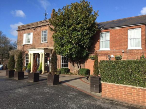 Imperial House Spacious Two Bed Flat with Extra WC Ideal for 2 Couples FREE PARKING